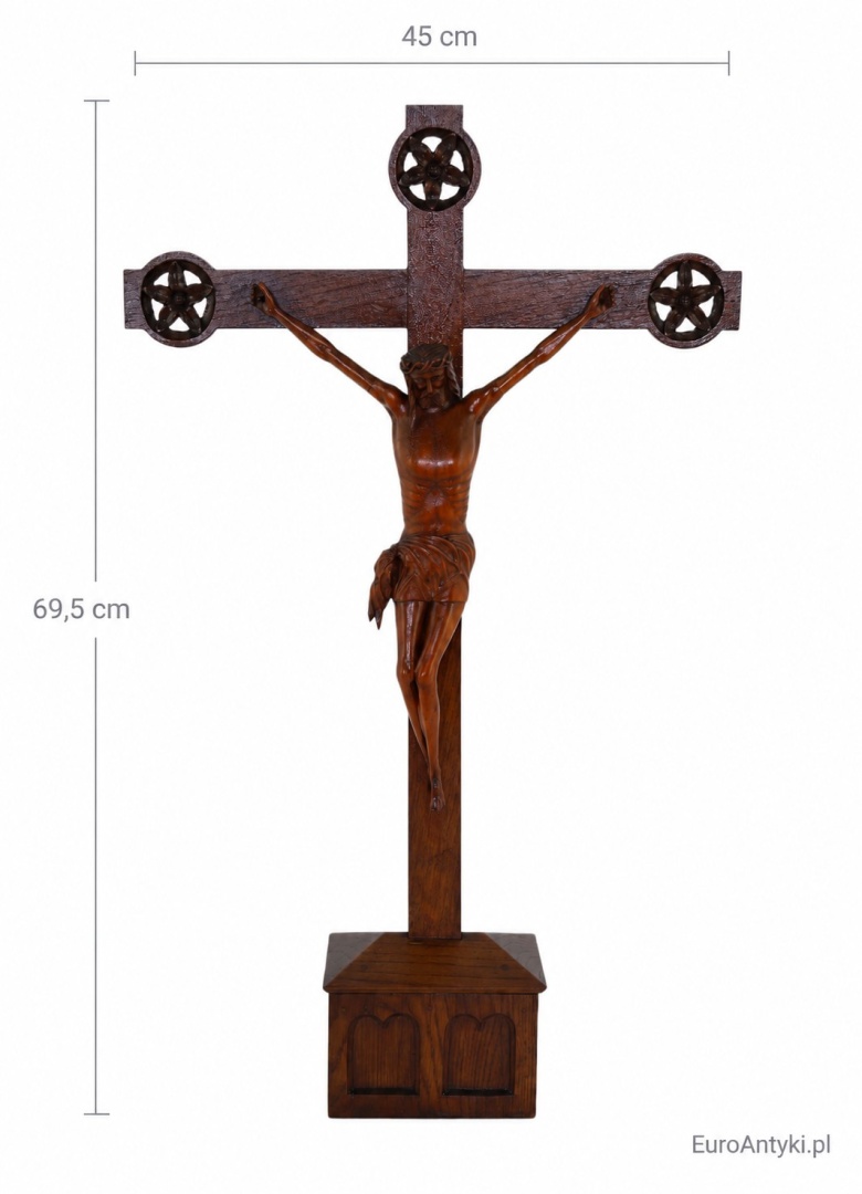 drewniany krzyż z wymiarami: wysokość 69,5 cm i szerokość 45 cm